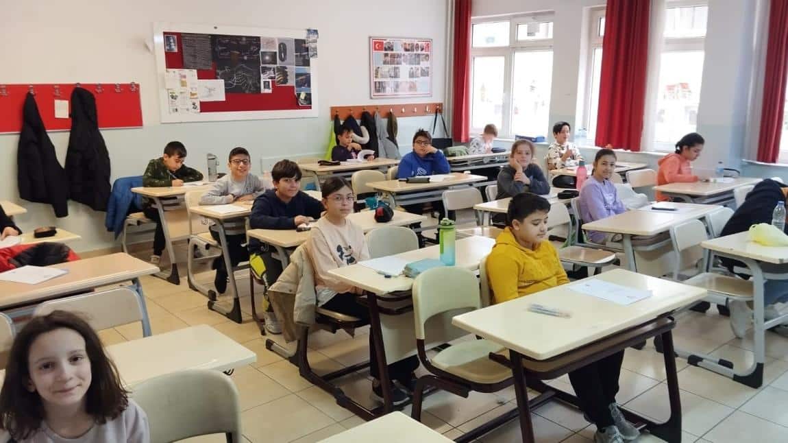 Okulumuzda 24/02/2024 Cumartesi günü Türkiye Matematik Ligi ile Türkiye Bilim Ligi sınavları yapıldı